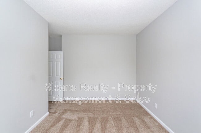 Building Photo - 1584 Kentwood Cir