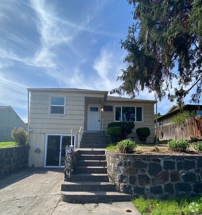 Building Photo - Charming 2 Bedroom 1 bath House! Large Bac...