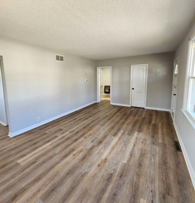 Building Photo - Big Spacious Beautiful Single Family 4 bedroom House for Rent !!!