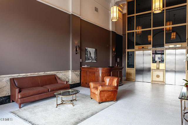 Building Photo - 257 S Spring St