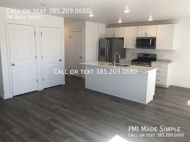 Building Photo - Brand New End Unit!! Open Floor Plan 3 Bed...