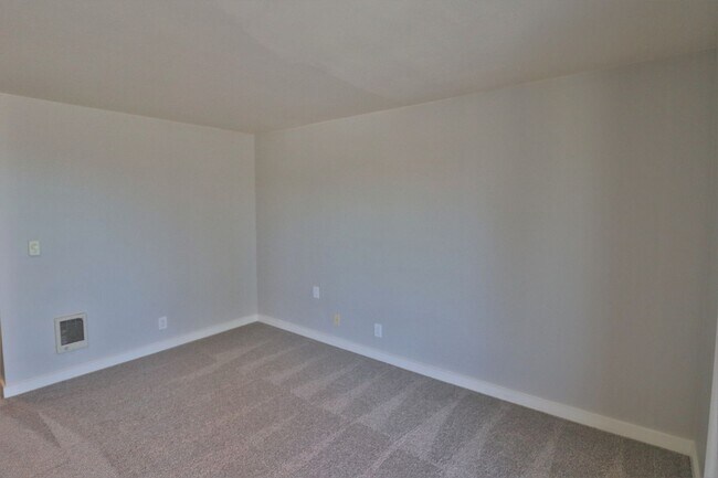 Building Photo - 4557 45th Ave SW