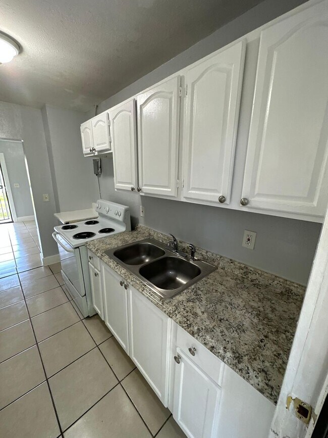 Primary Photo - 2540/2542 Moncrief Rd