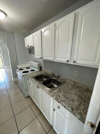Building Photo - 2540/2542 Moncrief Rd