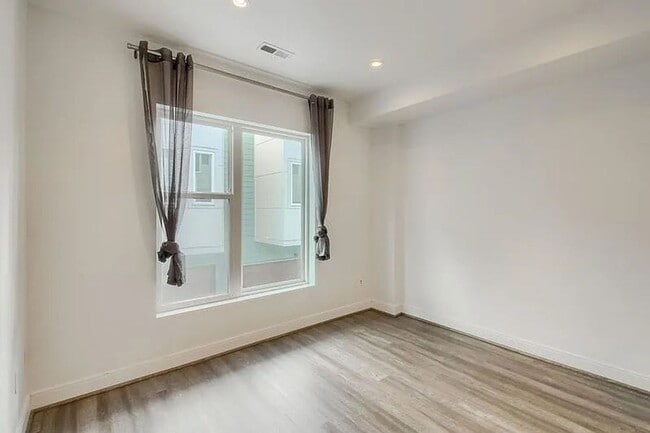 Building Photo - Modern LoHi Living with Rooftop Deck & City Views!!