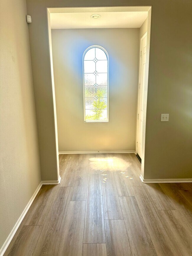 Building Photo - Beautiful Winchester 4-Bedroom  Home!