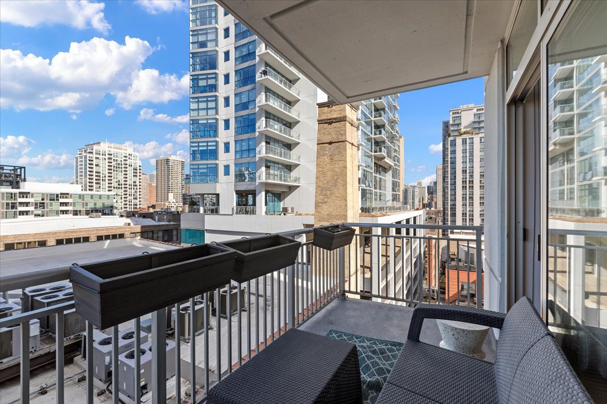 Building Photo - 330 W Grand Ave