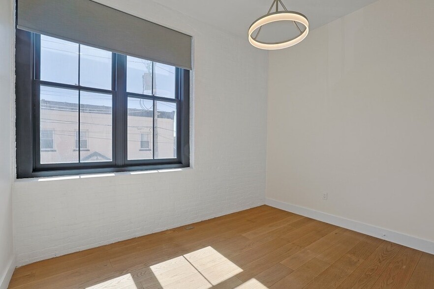 Bedroom - 40 Chestnut St