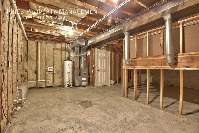 Building Photo - 233 W Fountain Cir