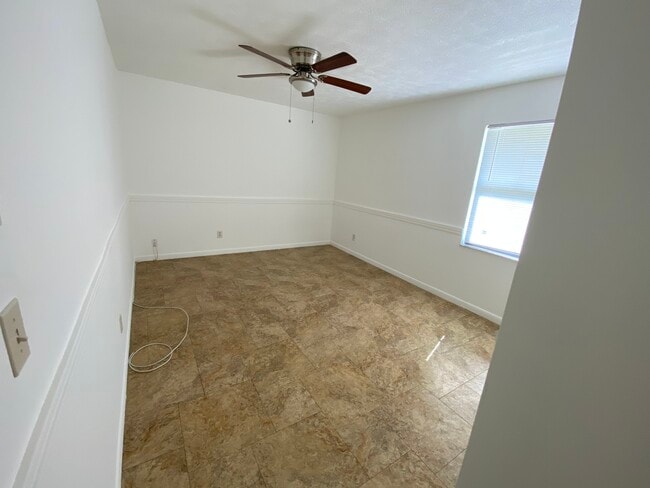 Building Photo - 5 Teak Loop Ln