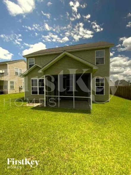 Building Photo - 203-202 2 Forts Rd