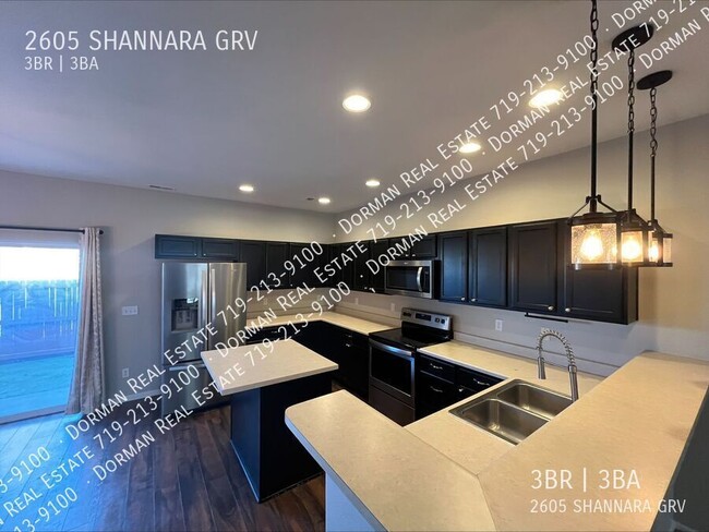 Building Photo - 3 Bed/2.5 Bath Townhome Located in the Col...