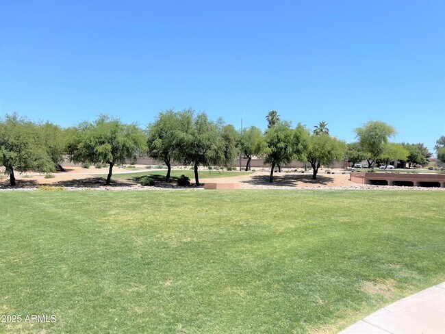 Building Photo - 8162 W Pontiac Dr