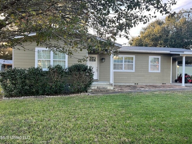 Building Photo - 285 Venetian Gardens