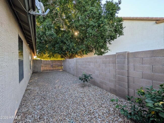 Building Photo - 11134 W Windsor Ave