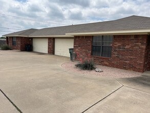 Building Photo - 908 McDaniel Cir