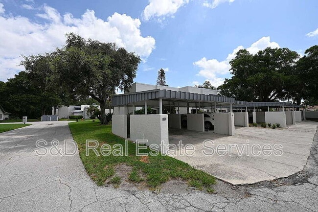 Building Photo - 1808 Village Ct