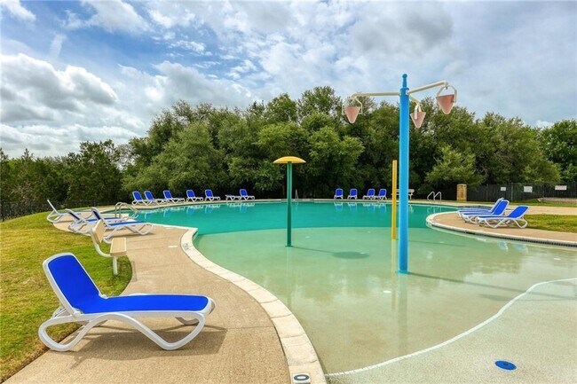 Building Photo - 132 Thrasher Cv