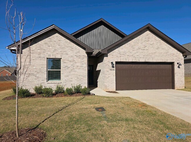 Building Photo - 18048 Longleaf Dr