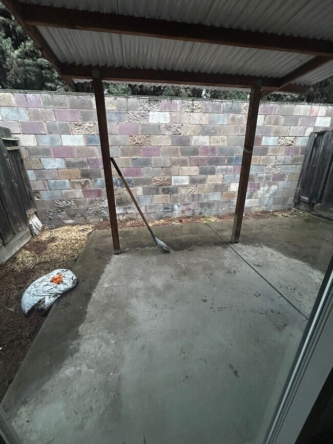 Building Photo - 333 Poplar St