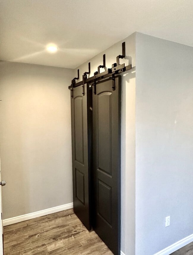 Building Photo - Stunning Townhome In Santee with Modern Fi...