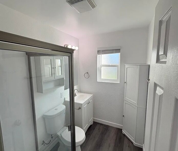 Bathroom - 5430 W 118th St