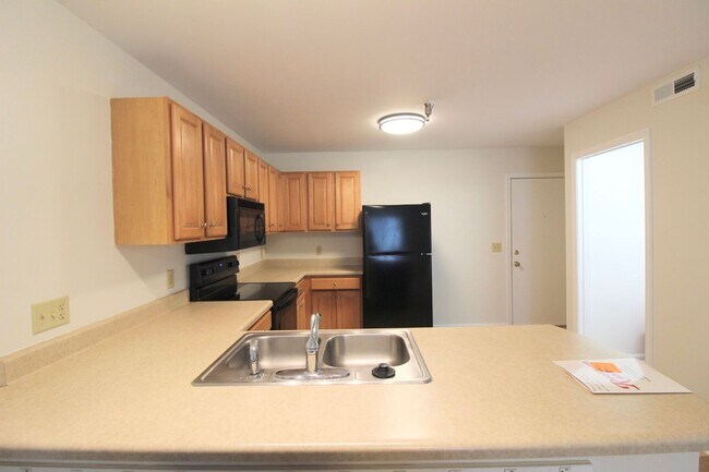 Building Photo - 1366H Hunters Rd