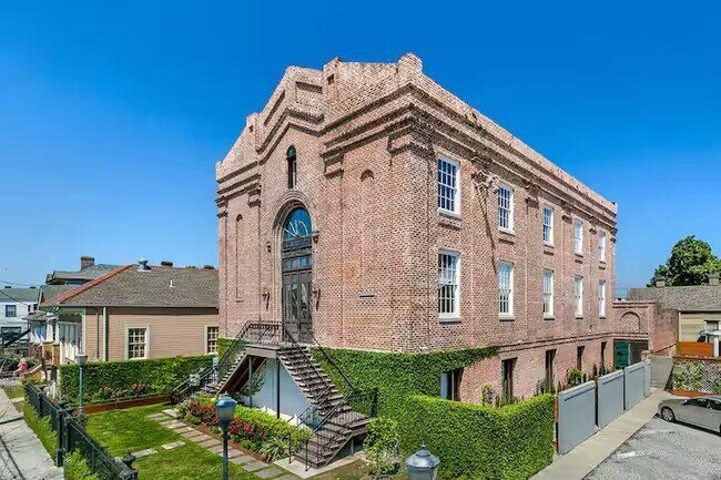Building Photo - 709 Jackson