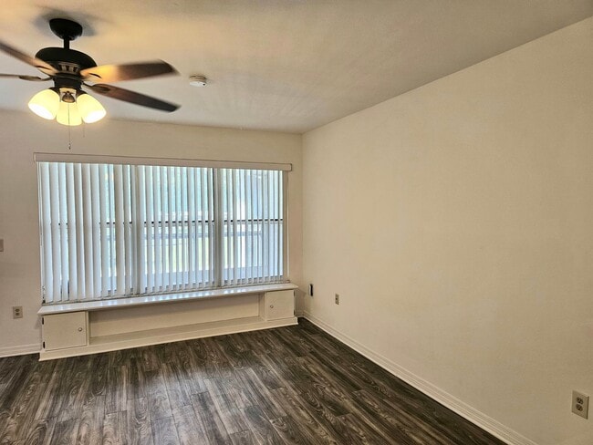 Building Photo - 2nd floor Crystal Landings Condo with Pool...