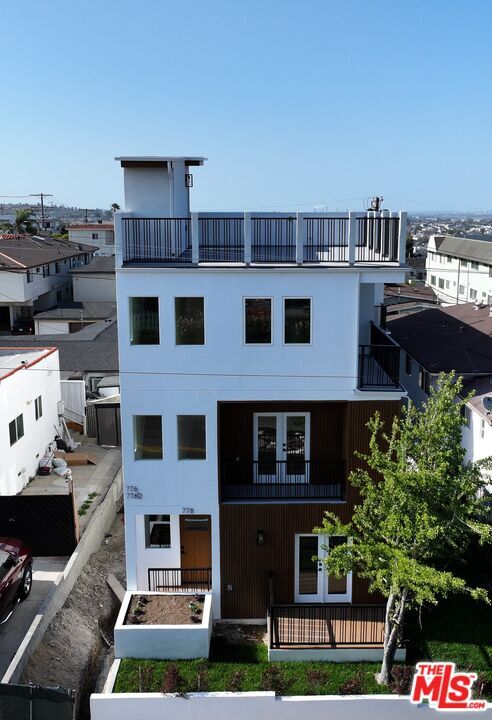 Building Photo - 778 W 25th St