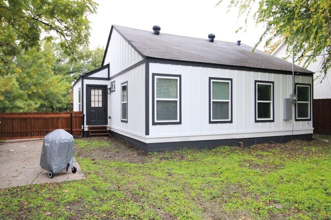 Building Photo - Ryan Place- Short to Mid-Term Rental Fully...