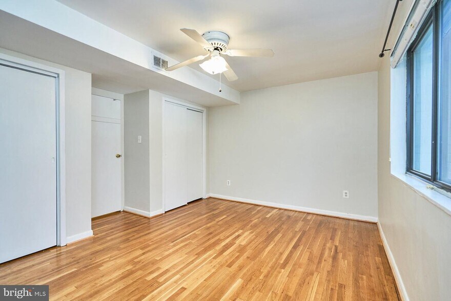 Building Photo - 2016 N Adams St