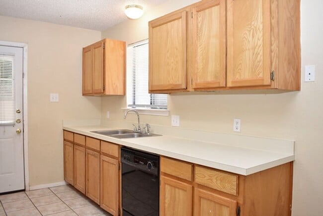 Building Photo - 7009-7011 Overton Park