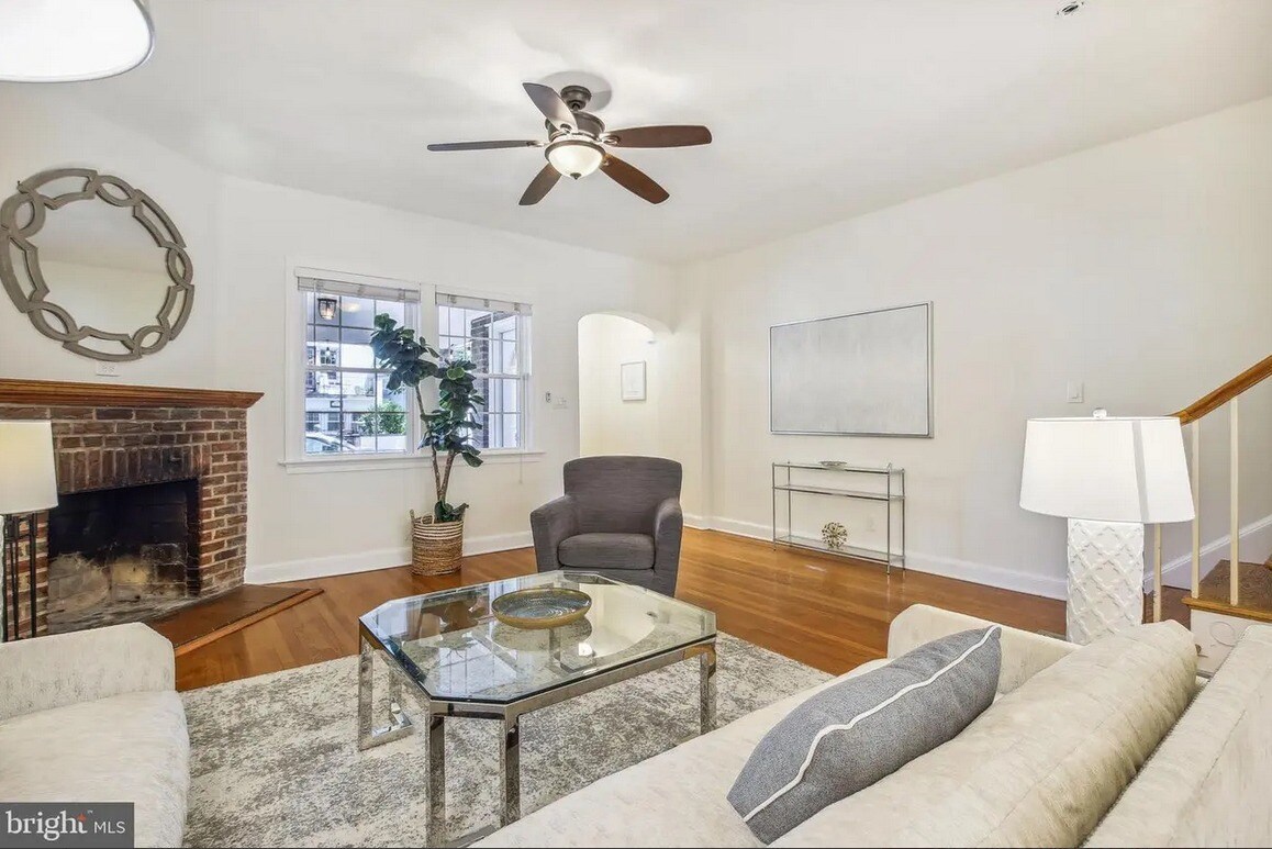 Building Photo - 1770 Hobart St NW