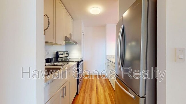 Building Photo - 2442 Kuhio Ave