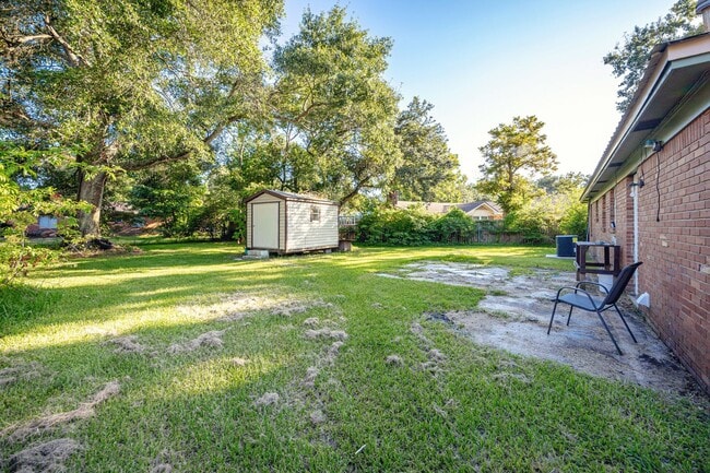 Building Photo - 3 Bed 1 Bath Home In Pascagoula - New Appl...