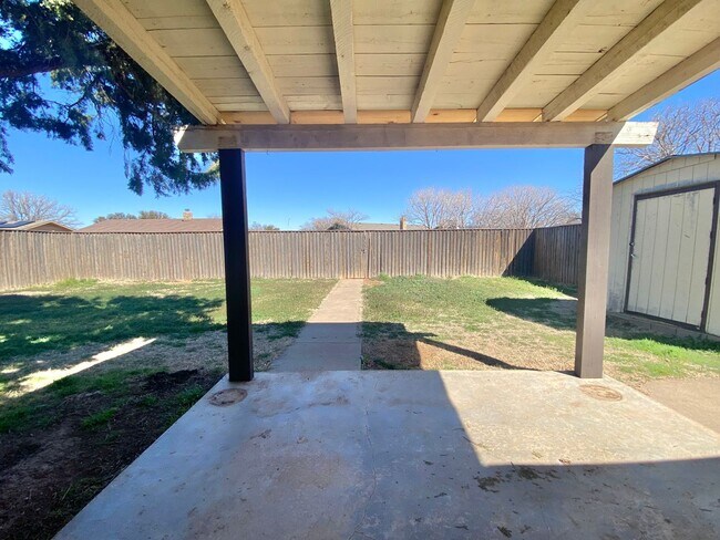 Building Photo - Pre leasing now for 4/01 move in.