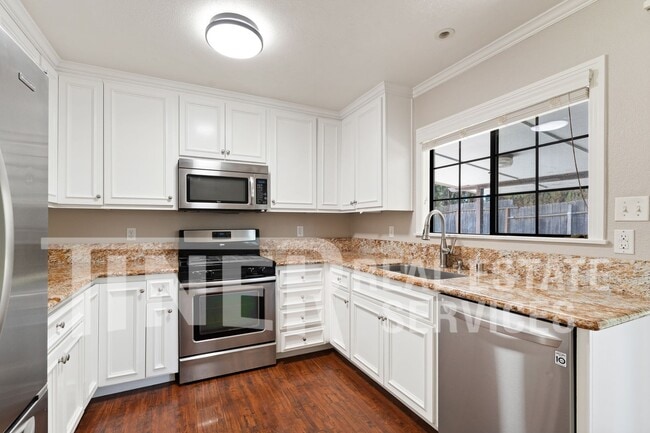 Building Photo - 8950 Salmon Falls Dr