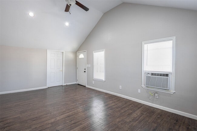 Building Photo - 2812 Cortlandt St