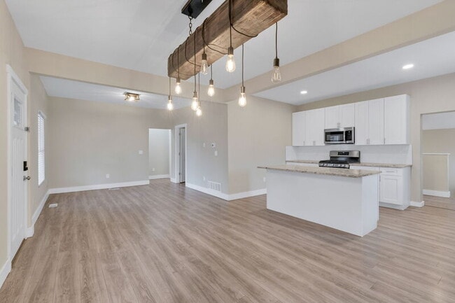 Building Photo - 3101 S Clarkson St