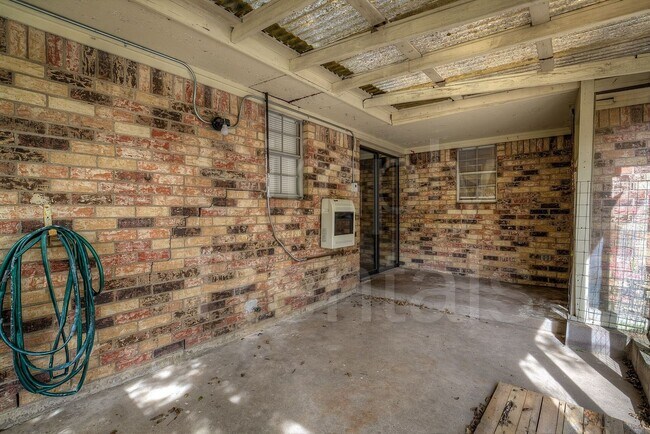 Building Photo - 6426 Chapman Dr