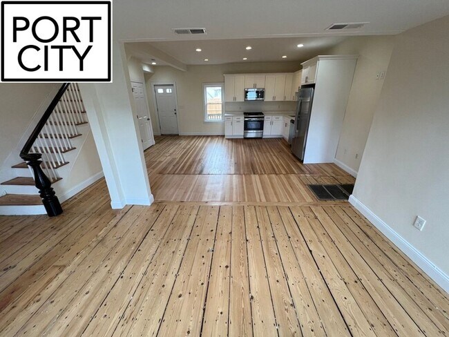 Building Photo - No Broker Fee - South Boston 4 bed availab...
