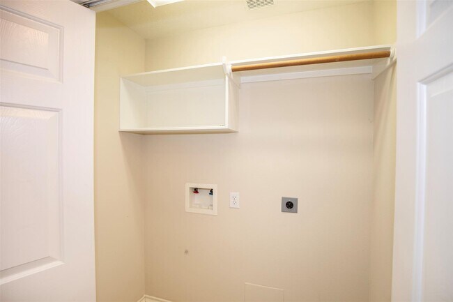 Building Photo - 5008 Blanco Dr