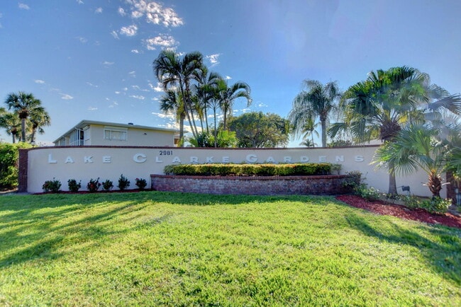Building Photo - 2812 Garden Dr S