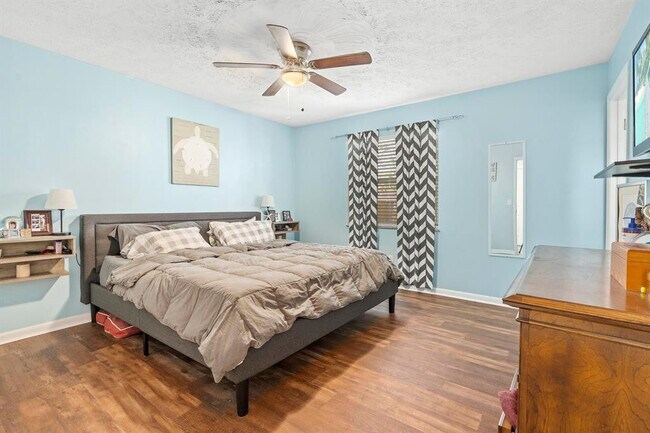 Building Photo - 581 NW Cornell Ave