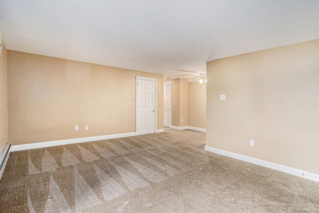Building Photo - Almont Terrace - 730