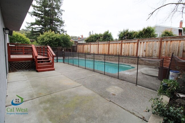 Building Photo - $4595 - Large spacious updated 4 Bed/2.5 B...