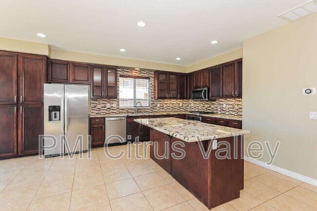 Building Photo - 28560 Sunridge Ct