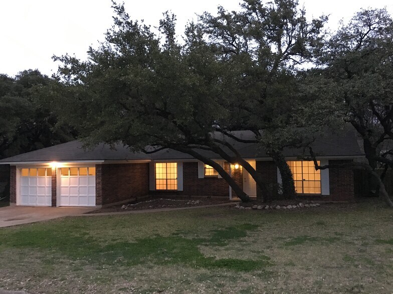 Building Photo - 2400 Dijon Dr