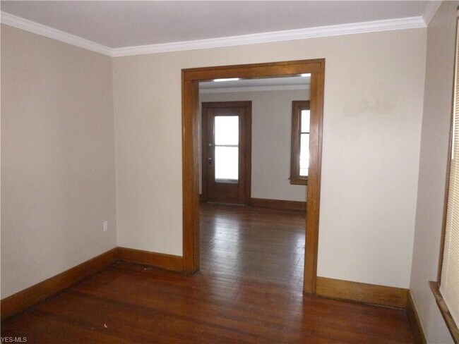Building Photo - 62 E Rosewood Ave